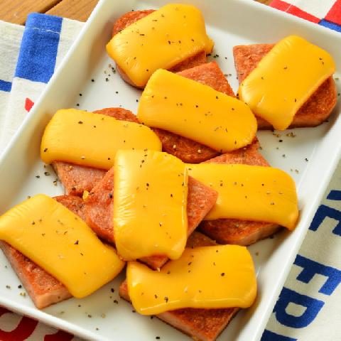 切れてるランチョンミートのスパムグリル