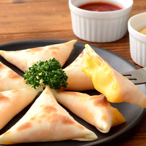ディップで味わうチェダーチーズ６Ｐの包み焼き