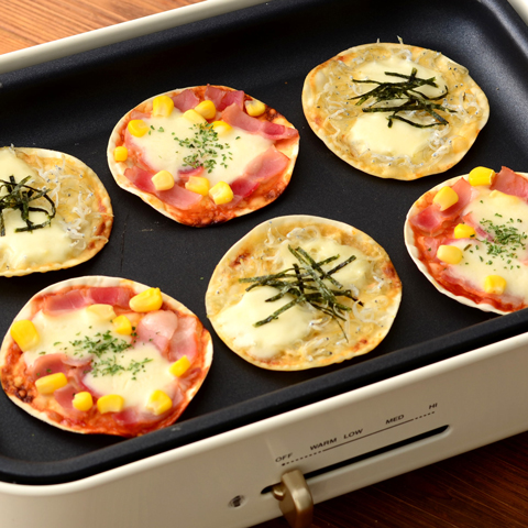 ホットプレートで♪ひとくちモッツァレラのミニピザ