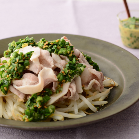 豚しゃぶの減塩にらヨーグルトソースがけ