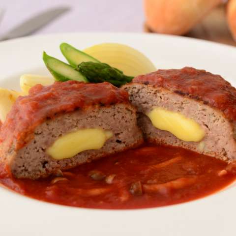 トマト煮込みの“萌え断”チーズinバーグ