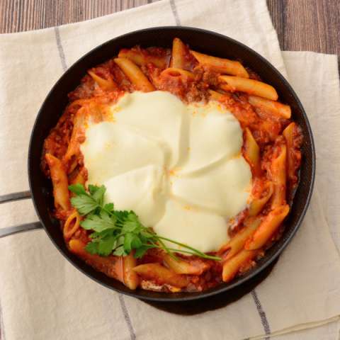 とろ～りモッツァレラのワンパンミートパスタ