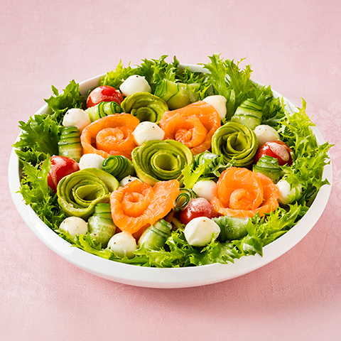 サーモンとアボカドのブーケサラダ