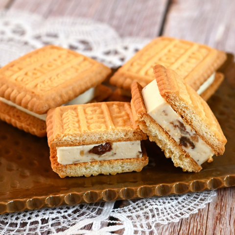 フィラデルフィアデザートのビスケットサンド～ラムレーズン＆ナッツ～