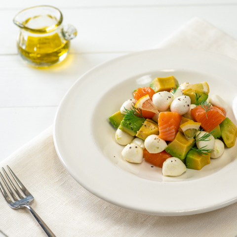 ひとくちモッツァレラとサーモンのサラダ