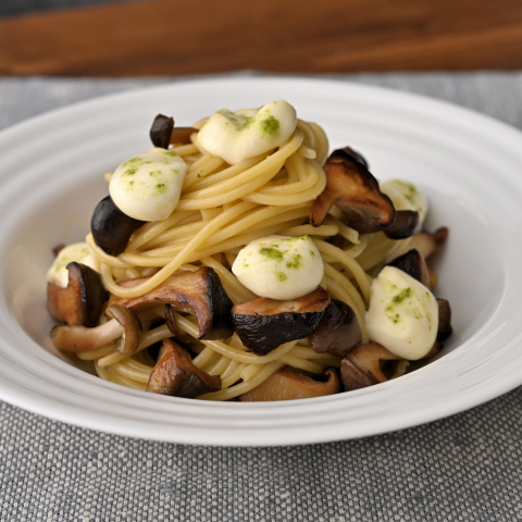 バジルモッツァレラのきのこパスタ