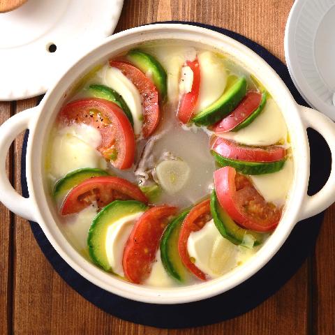 アボカドとモッツァレラのカプレーゼ鍋