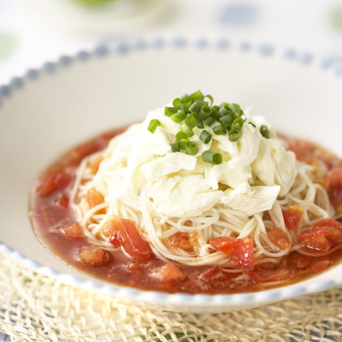 簡単！トマトそうめん　モッツァレラのせ