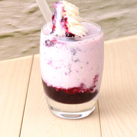 れん乳ブルーベリーフローズンドリンク