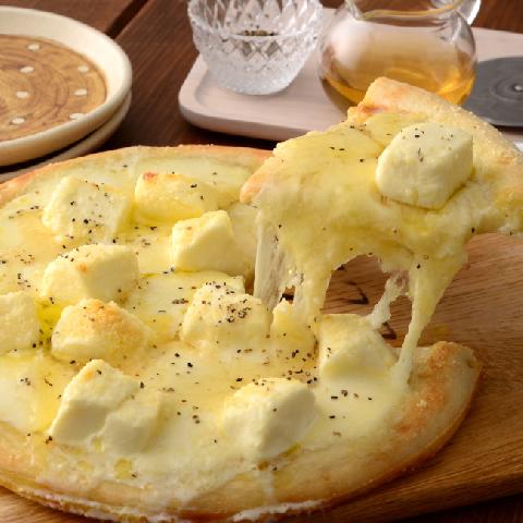 3種ナチュラルチーズの贅沢ピザ